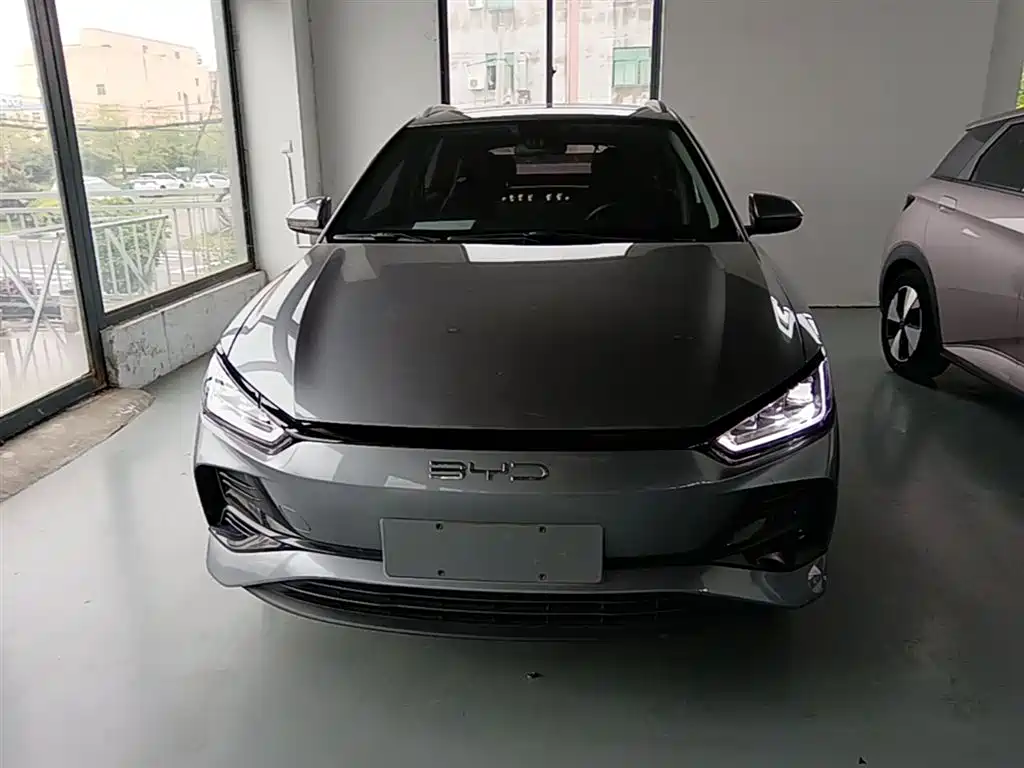 BYD E2