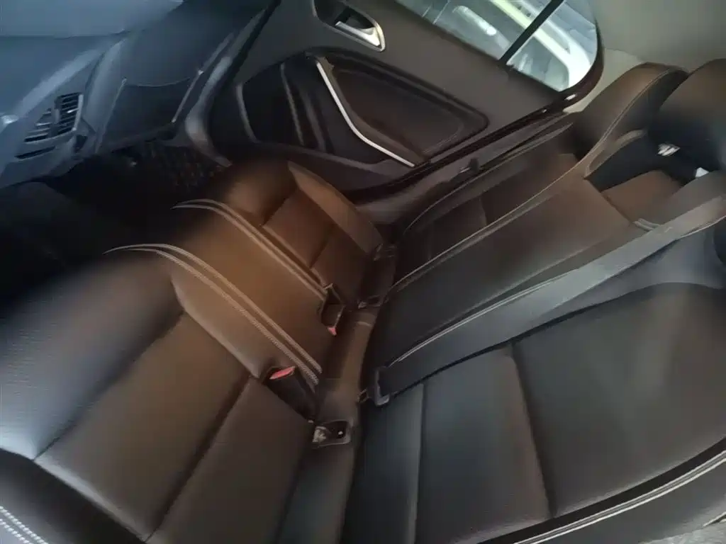 Mercedes-Benz GLA 2015 GLA 200 Dynamic фото 17