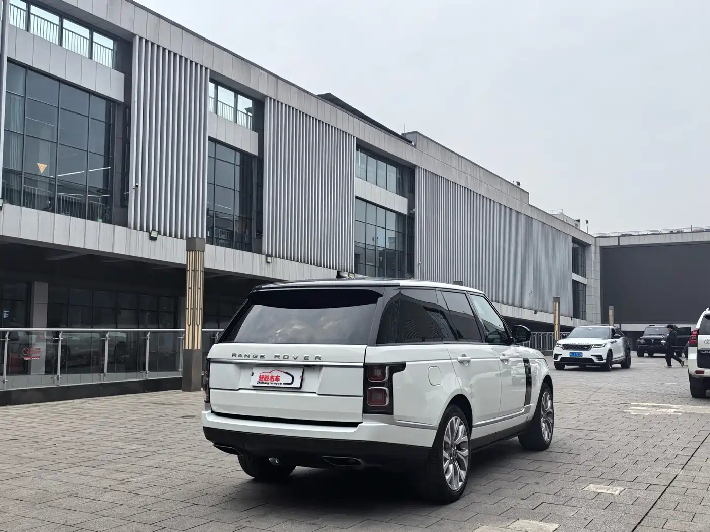 Land Rover Range Rover 2021 3.0 L6 Heritage Edition фото 18
