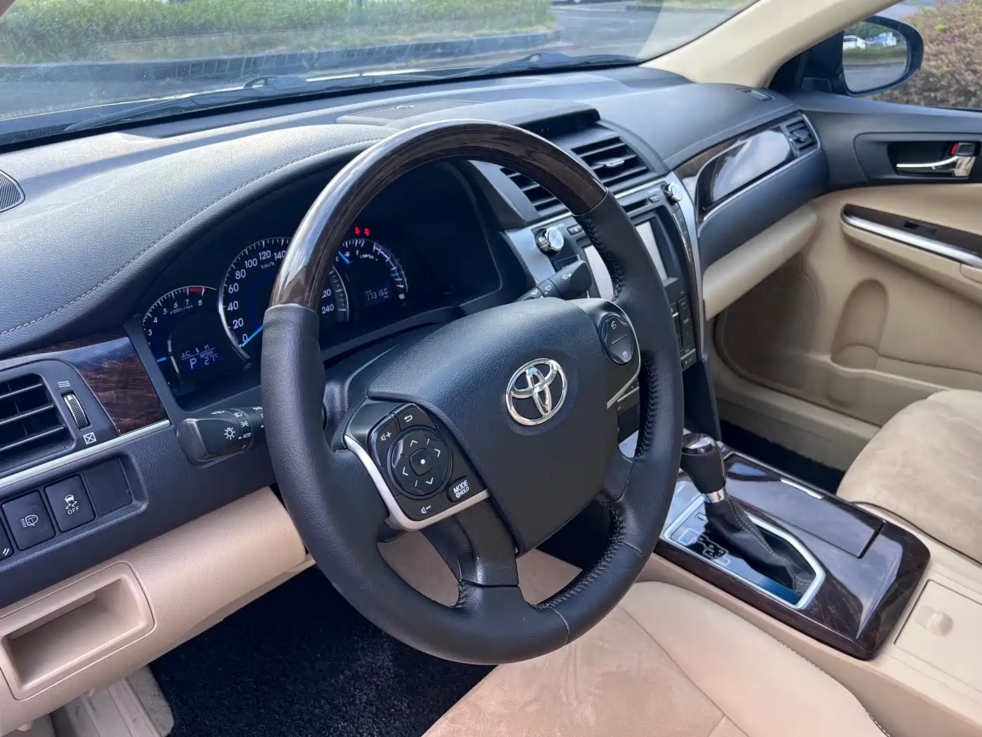 Toyota Camry 2016 2.0G 10th Anniversary Luxury Edition фото 15