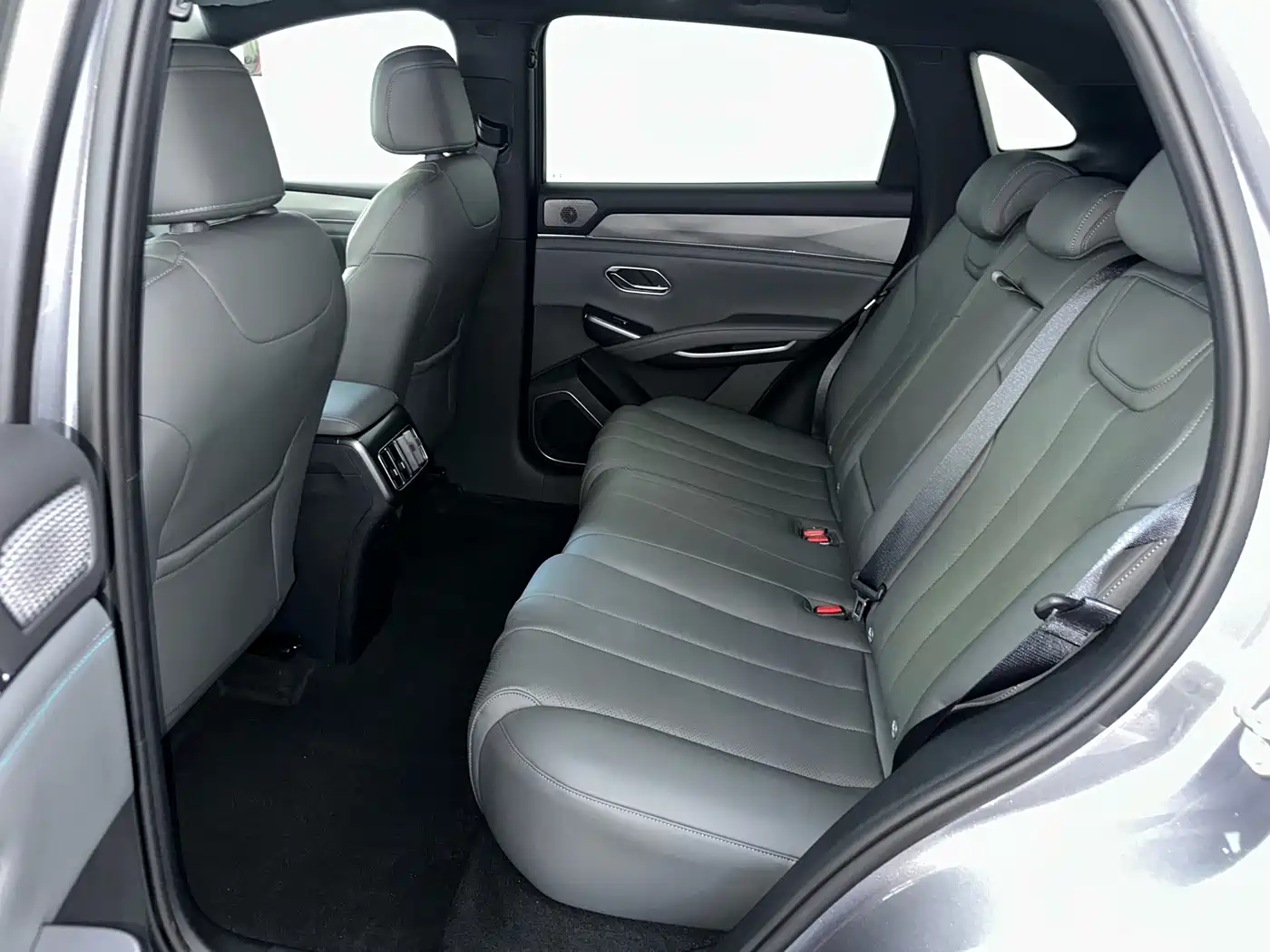 BYD Song L DM-i 2026 DM-i Intelligent Driving Edition 135KM Base Model фото 8