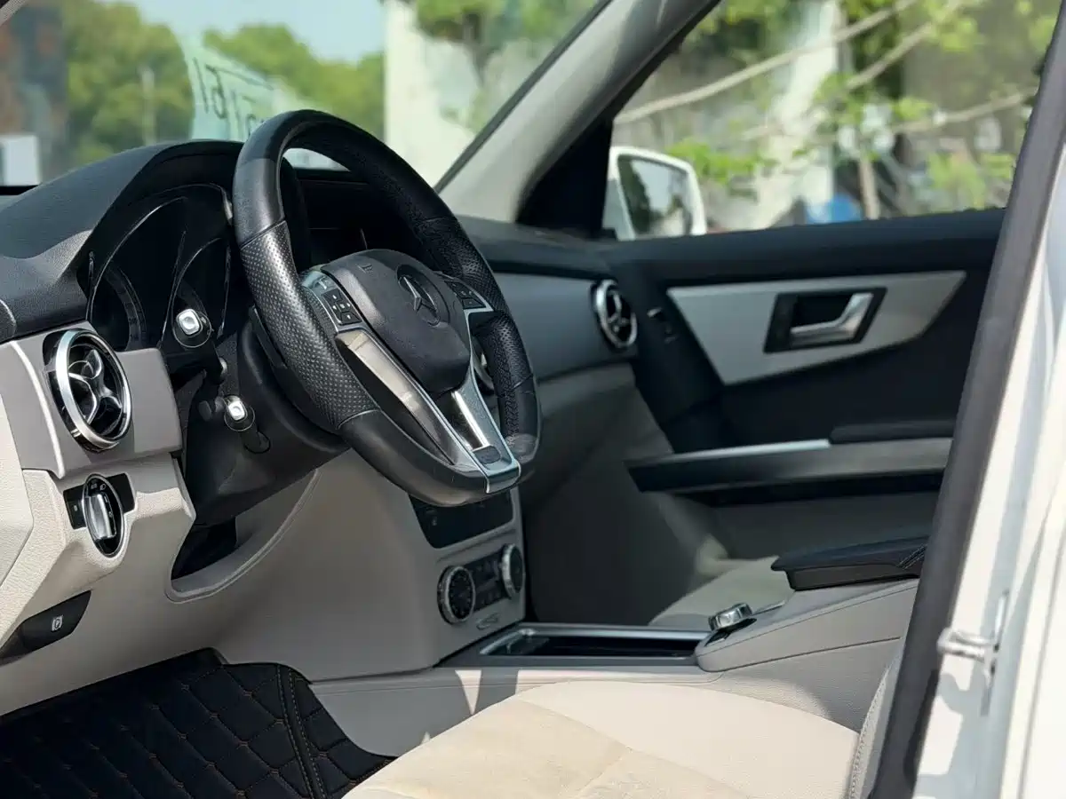 Mercedes-Benz GLK-Class 2015 GLK 300 4MATIC Luxury Ultimate Edition фото 8