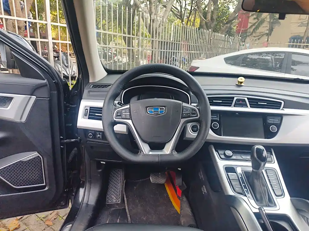 Фото 7 - Geely Boyue