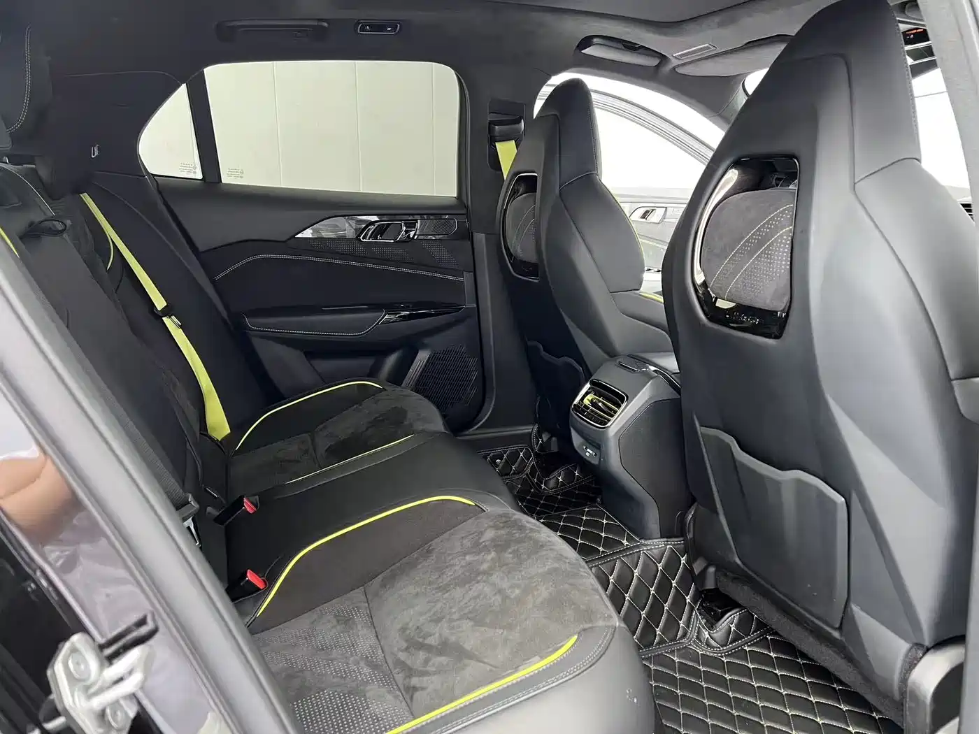Lynk & Co 03 2022 03+ 2.0TD Auto Performance Package фото 11