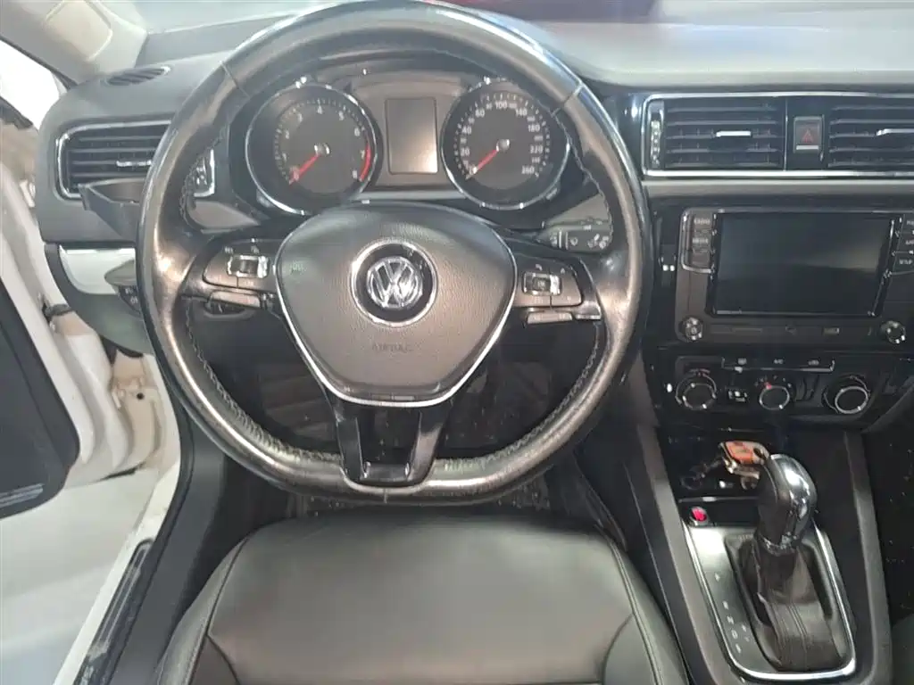 Volkswagen Sagitar 2018 1.6L Automatic Comfort фото 11