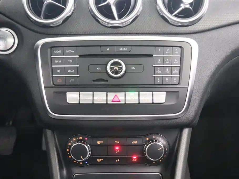 Mercedes-Benz GLA 2017 GLA 200 Dynamic фото 9