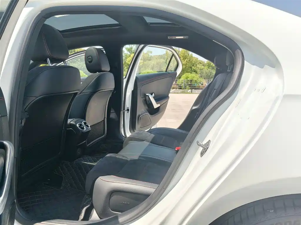 Mercedes-Benz A-Class 2024 A 200 L Fashion Edition фото 11
