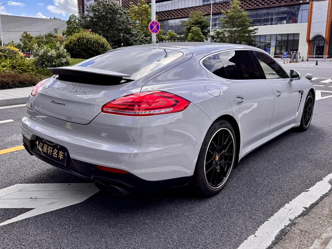 Porsche Panamera 2016 Panamera Executive Edition 3.0T фото 4