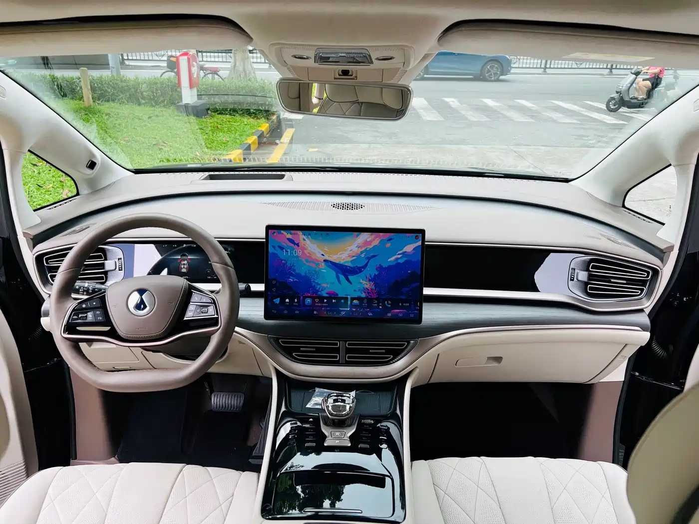 Denza D9 2022 DM-i 970 AWD Flagship фото 17