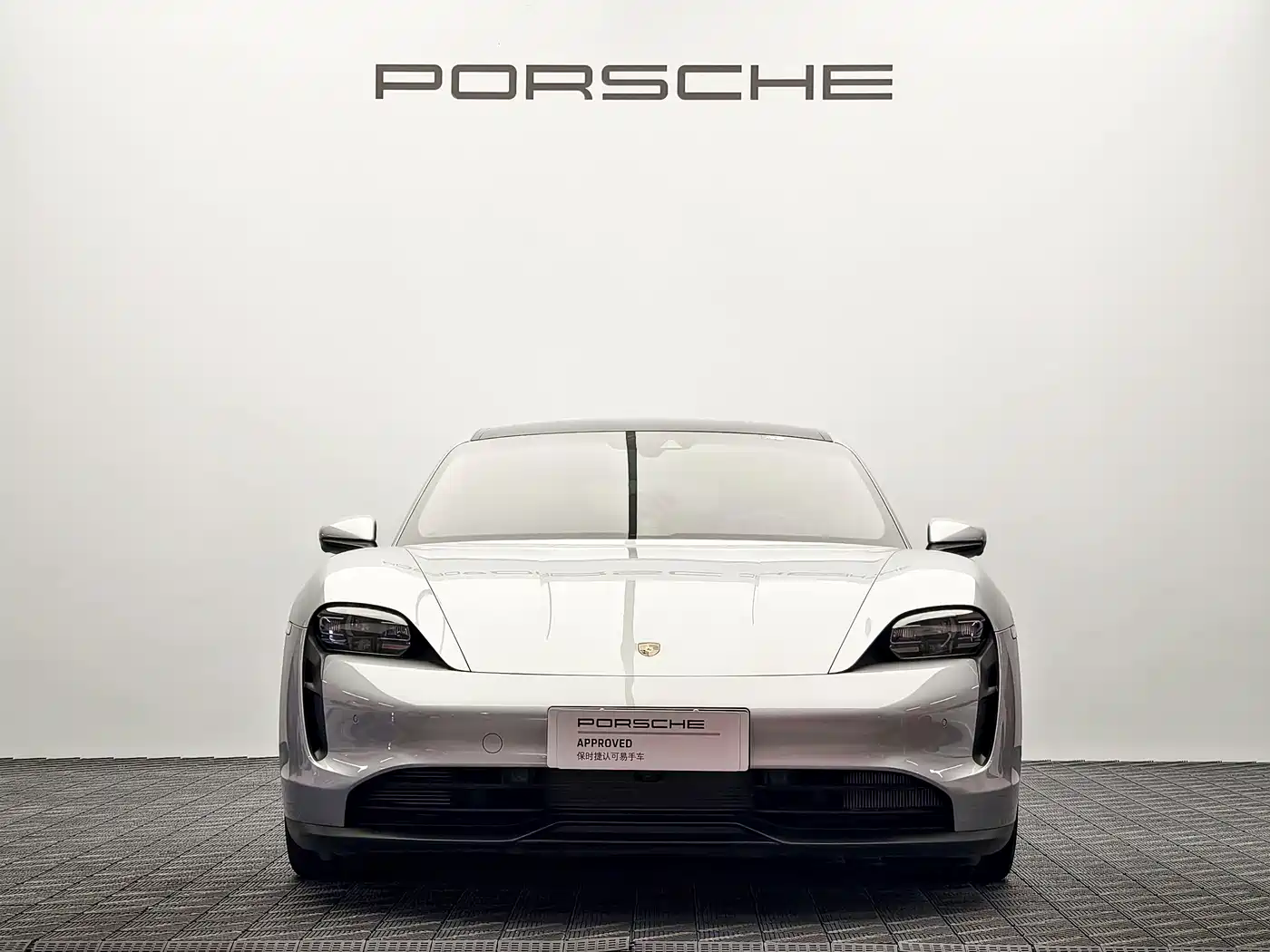 Porsche Taycan фото 2