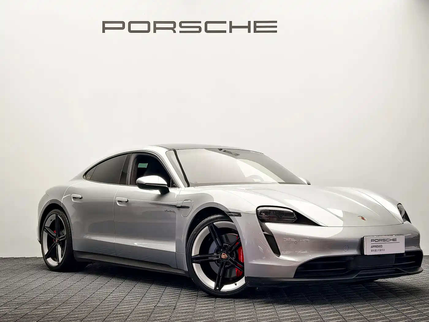 Porsche Taycan фото 3
