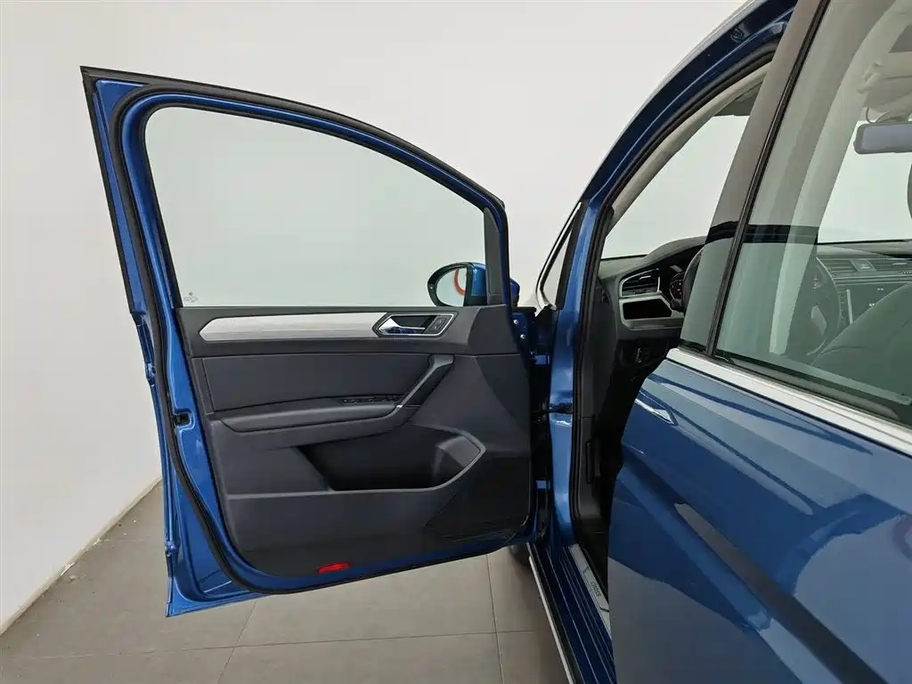 Volkswagen Touran 2018 Touran L 280TSI DSG Frontier Edition 7-Seater China V фото 8