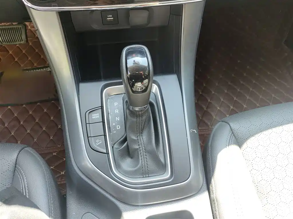 Hyundai Beijing Hyundai ix35 2018 2.0L Automatic 2WD Zhiyong·Enjoyment Edition фото 9