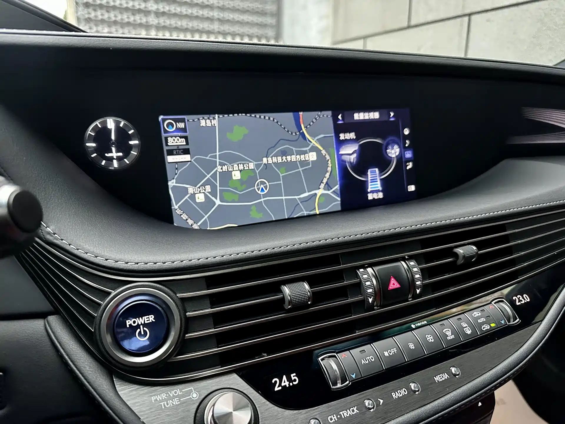 Фото 8 - Lexus LS