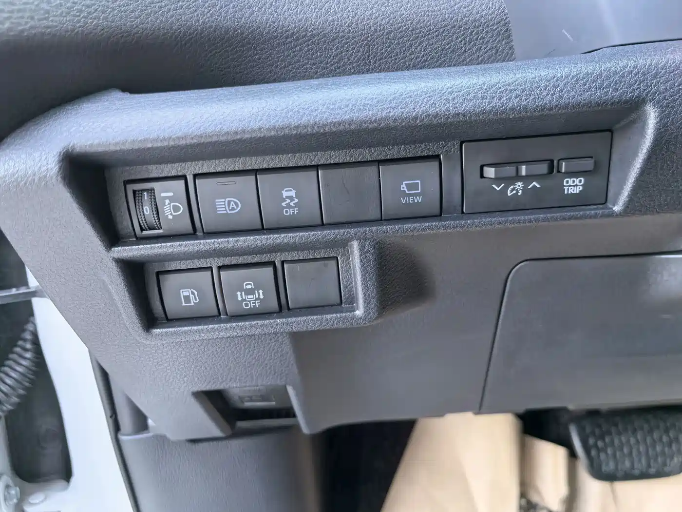 Toyota Granvia 2022 2.5L Hybrid Noble Edition фото 14