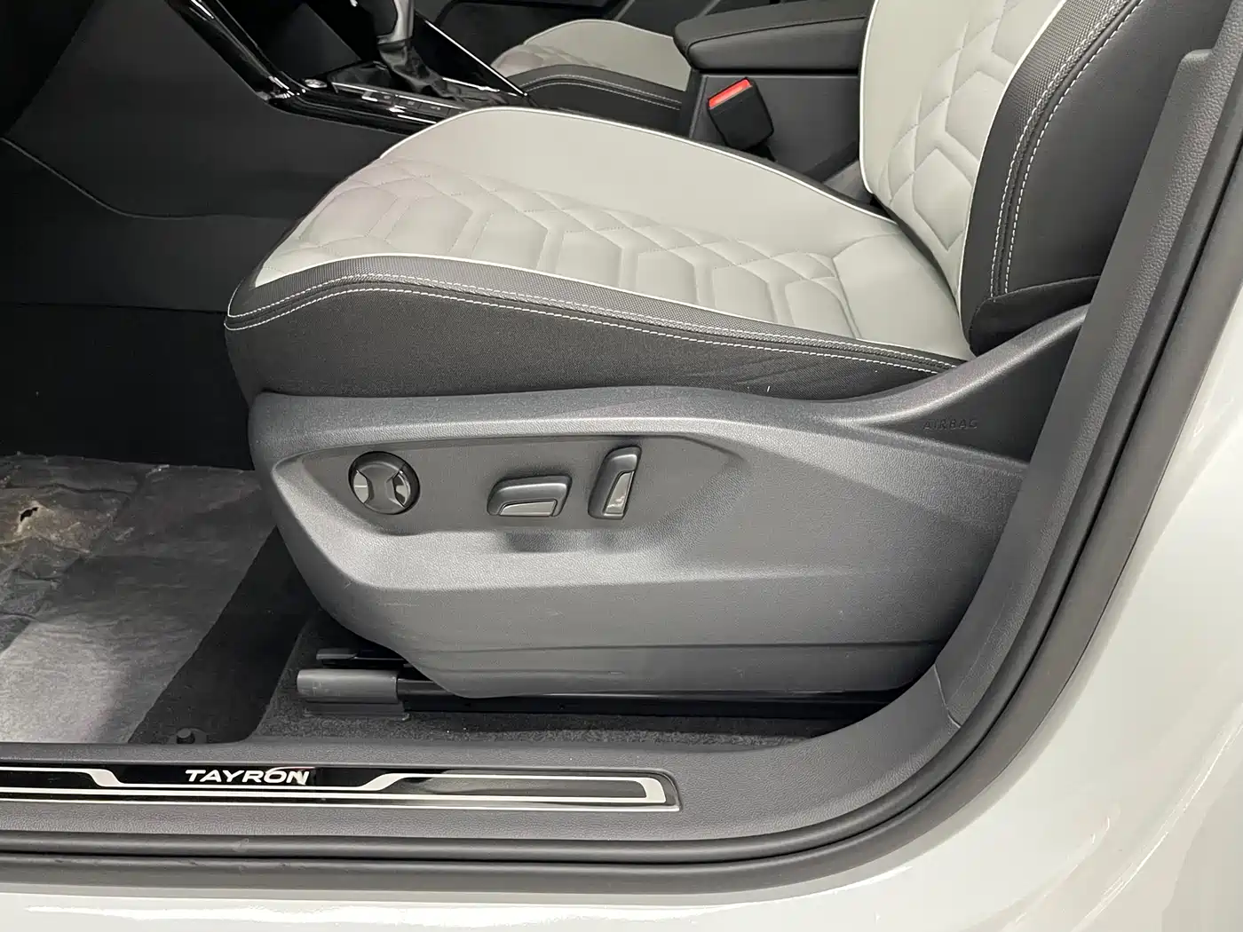 Volkswagen Tayron 2023 280TSI 2WD Luxury Plus Advanced Edition фото 9