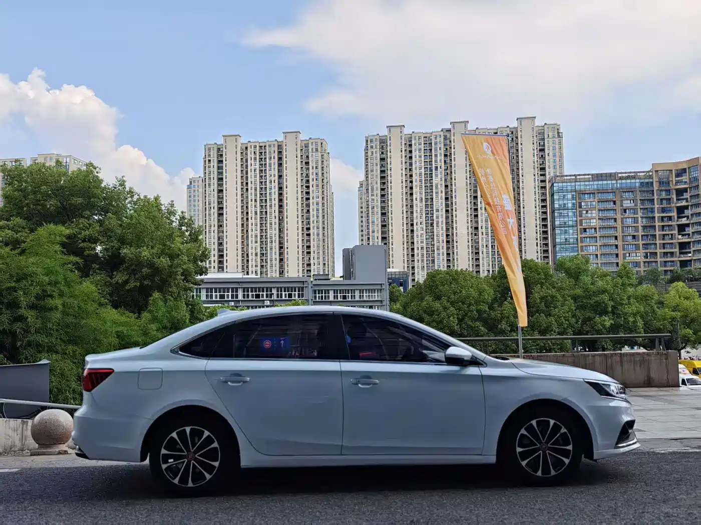 Roewe i6 New Energy 2020 2019 PLUS 50T 4G Connected Glory Luxury Edition