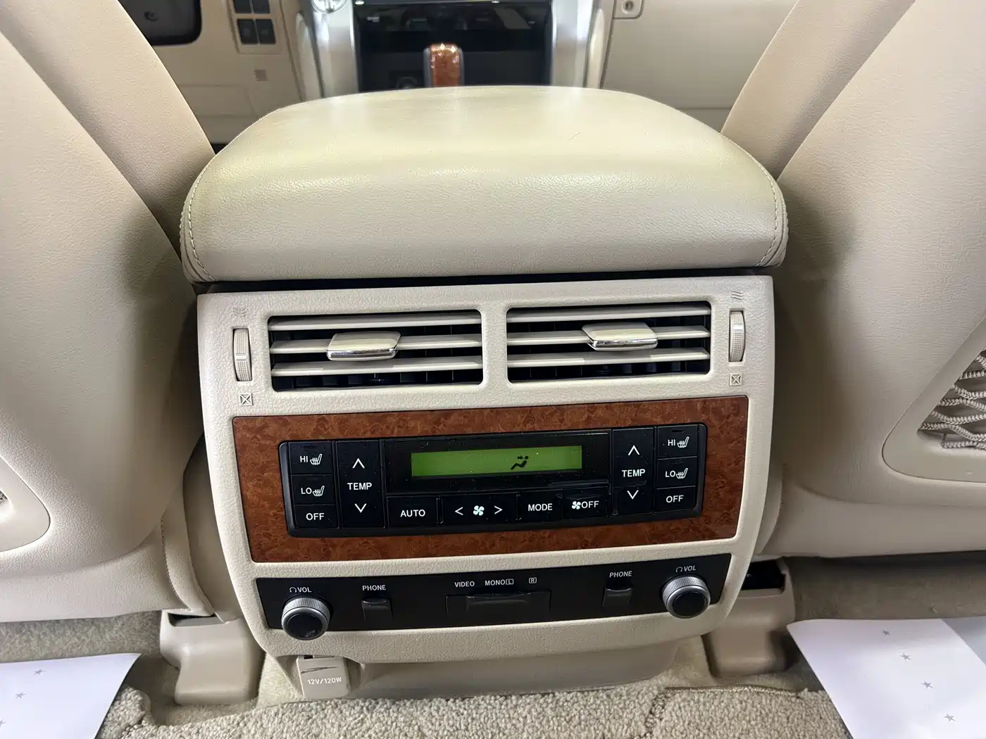 Toyota Land Cruiser 2012 4.6L Automatic VX-R фото 15