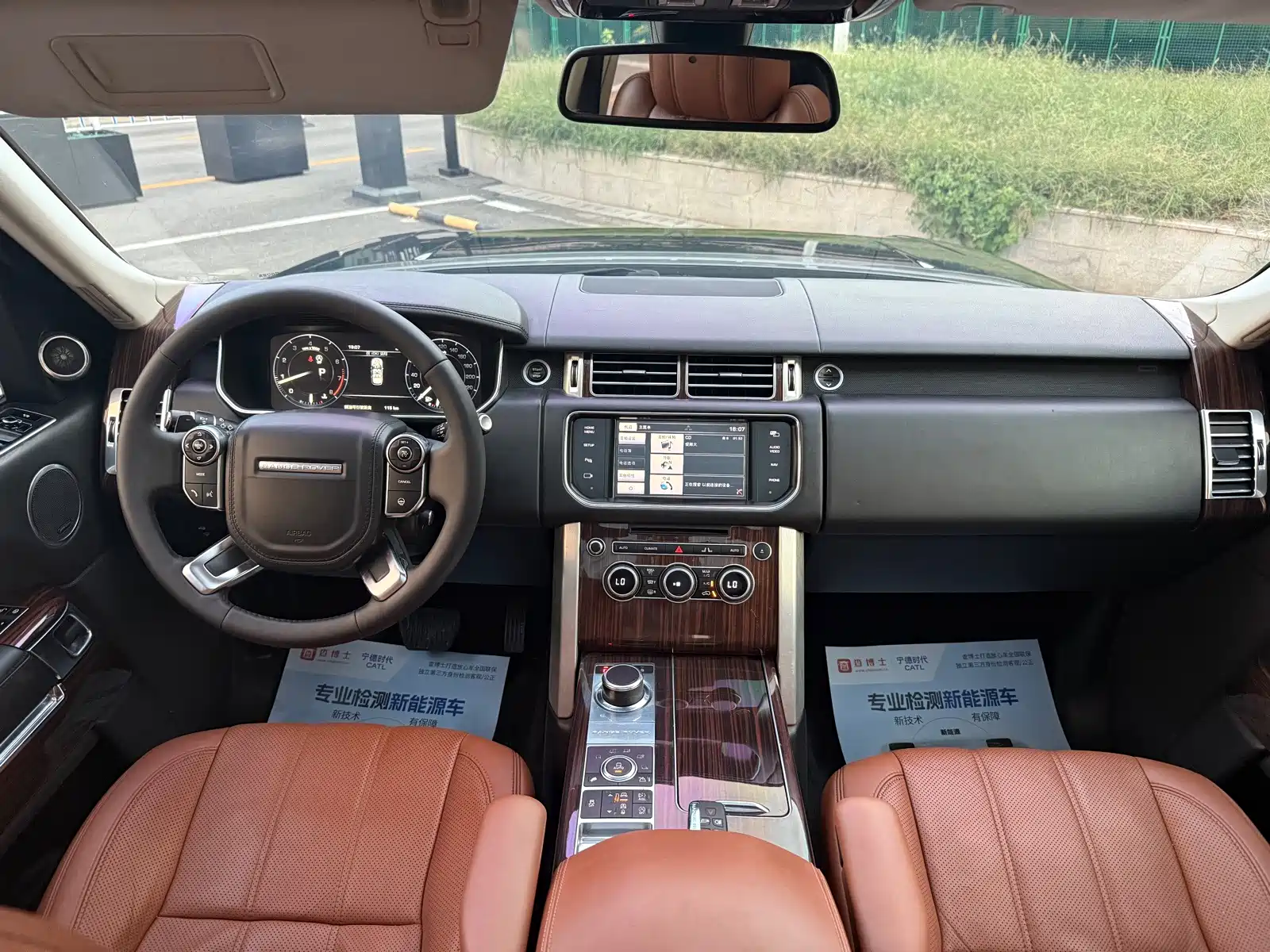 Photo 10 - Land Rover Range Rover