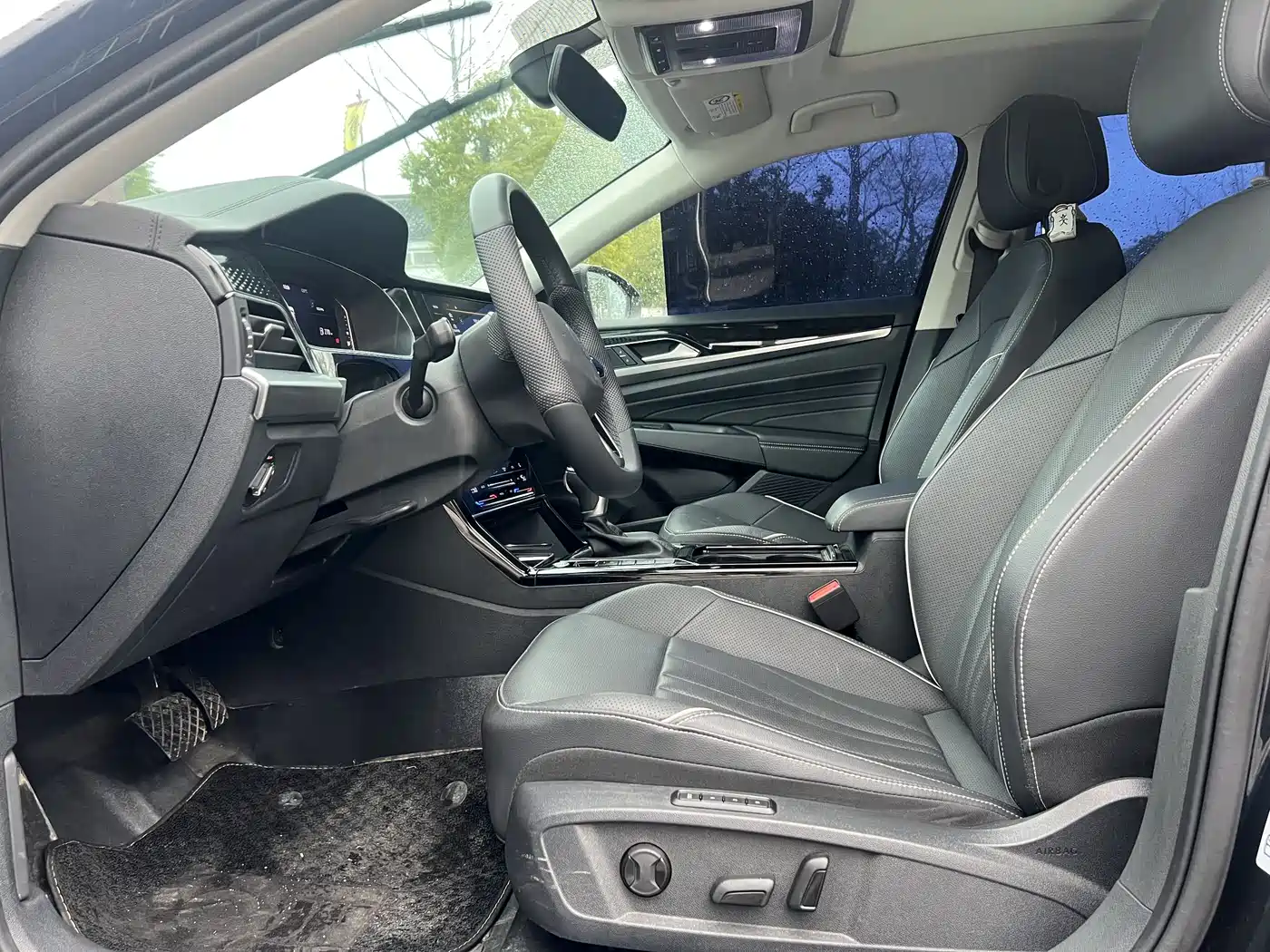 Volkswagen Passat 2024 380TSI Starlight Dragon Soaring Edition фото 7