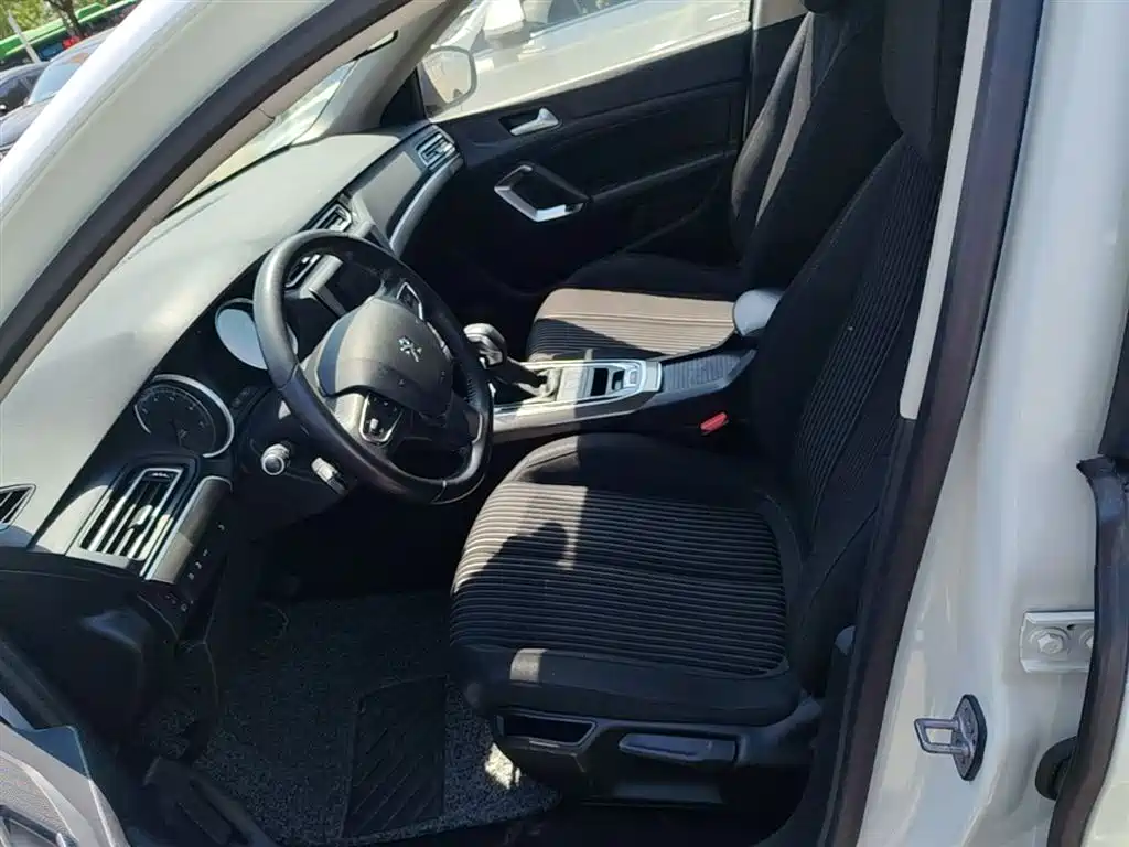 Peugeot 408 2015 Model 1.2T Automatic Luxury Edition фото 15