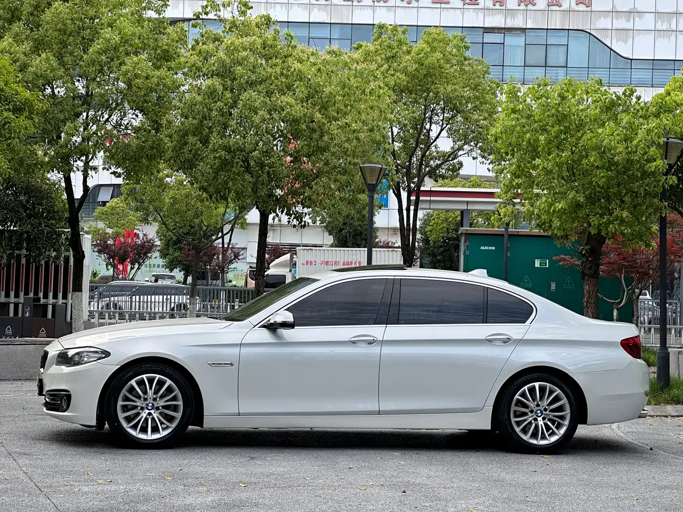 BMW 5 Series 2017 525Li Luxury Design Package фото 4