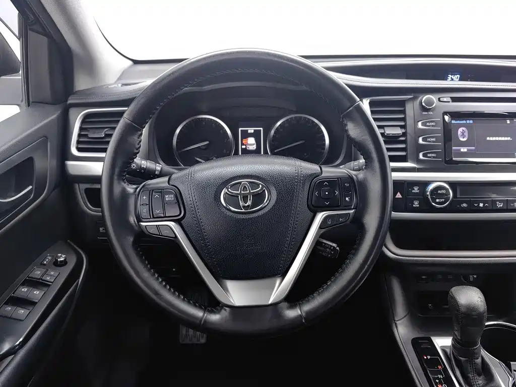 Фото 11 - Toyota Highlander