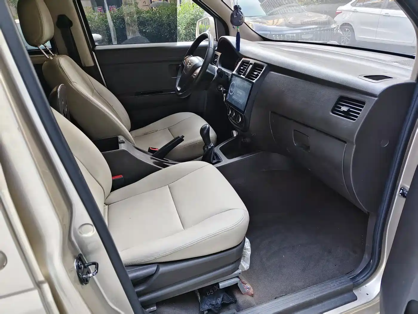Wuling Motors Wuling Rongguang V 2017 2016 1.5L Standard
