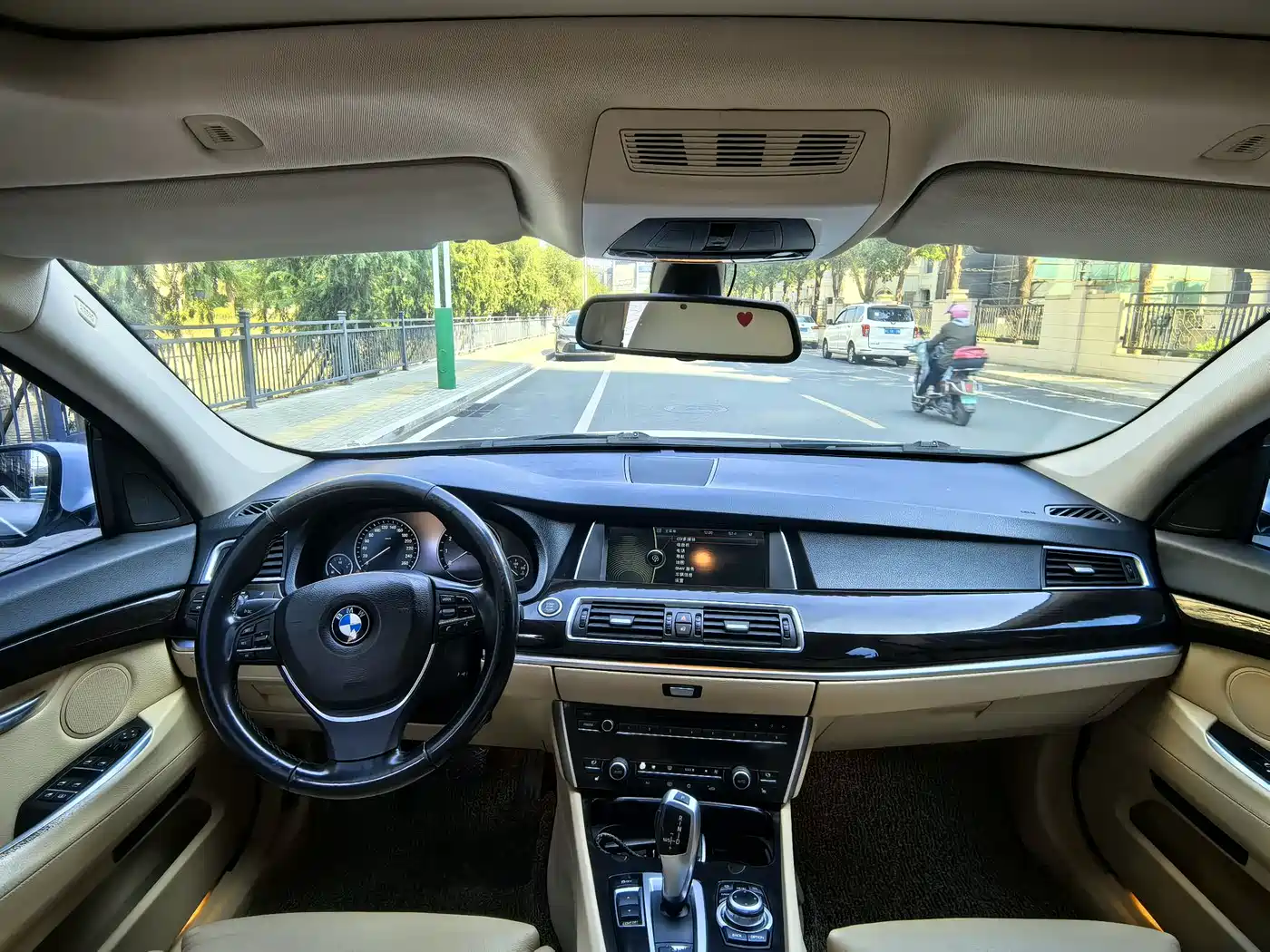 BMW 5 Series GT 2013 535i xDrive Luxury фото 9