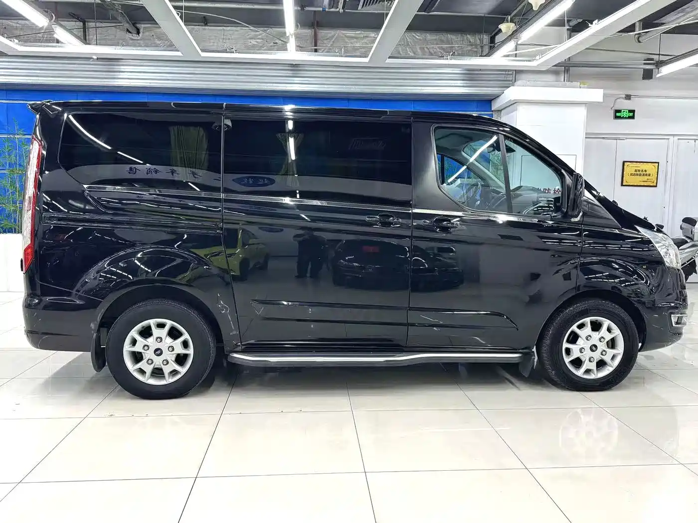 Ford Tourneo 2018 2017 2.0T Automatic Smart Elite Edition