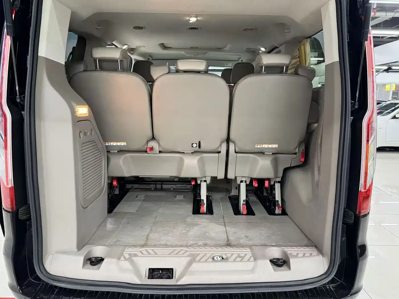 Ford Tourneo 2018 2017 2.0T Automatic Smart Elite Edition