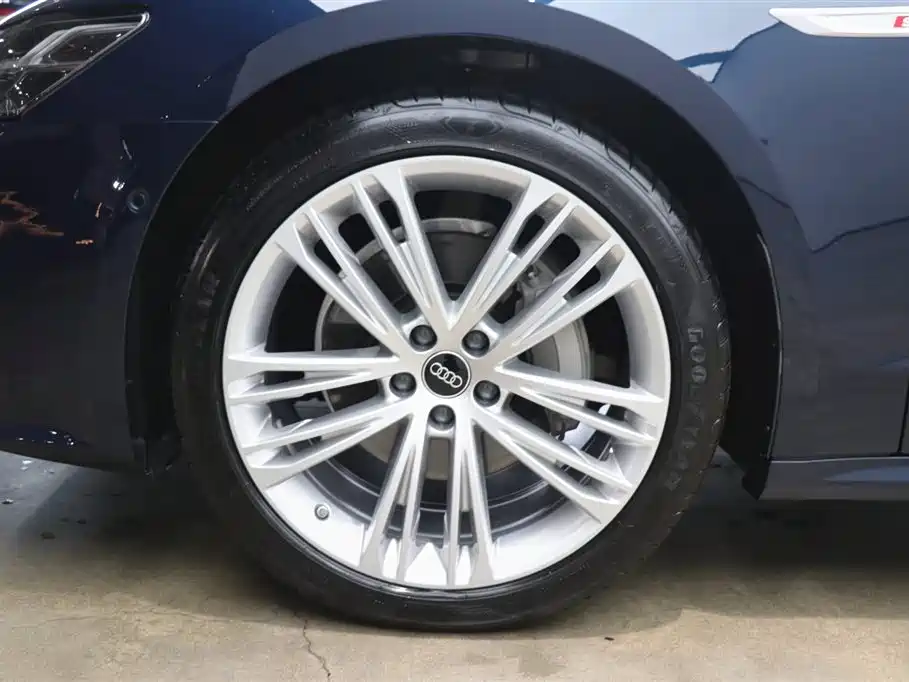 Audi A7L 2024 45 TFSI quattro Premium Luxury фото 28