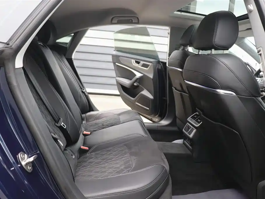Audi A7L 2024 45 TFSI quattro Premium Luxury фото 25