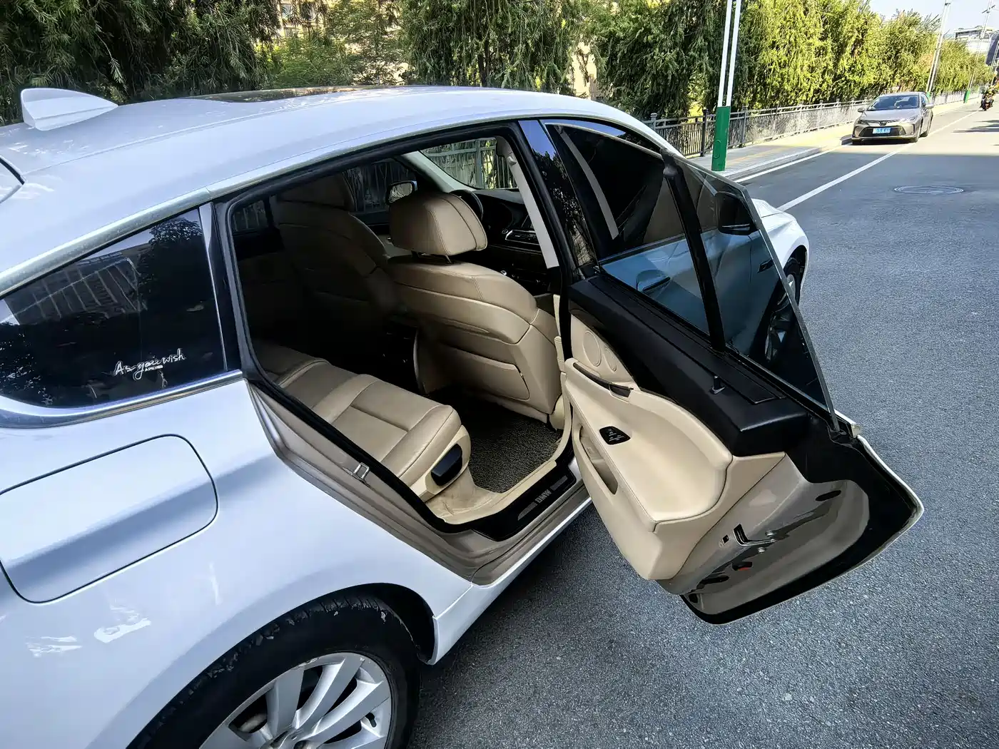 BMW 5 Series GT 2013 535i xDrive Luxury фото 12