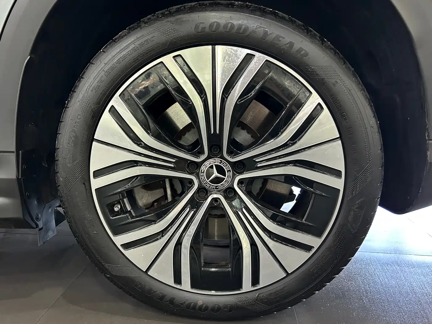 MERCEDES-BENZ EQE SUV