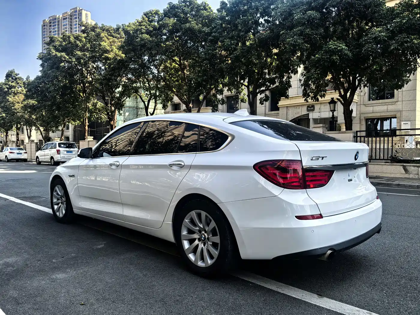 BMW 5 Series GT 2013 535i xDrive Luxury фото 5