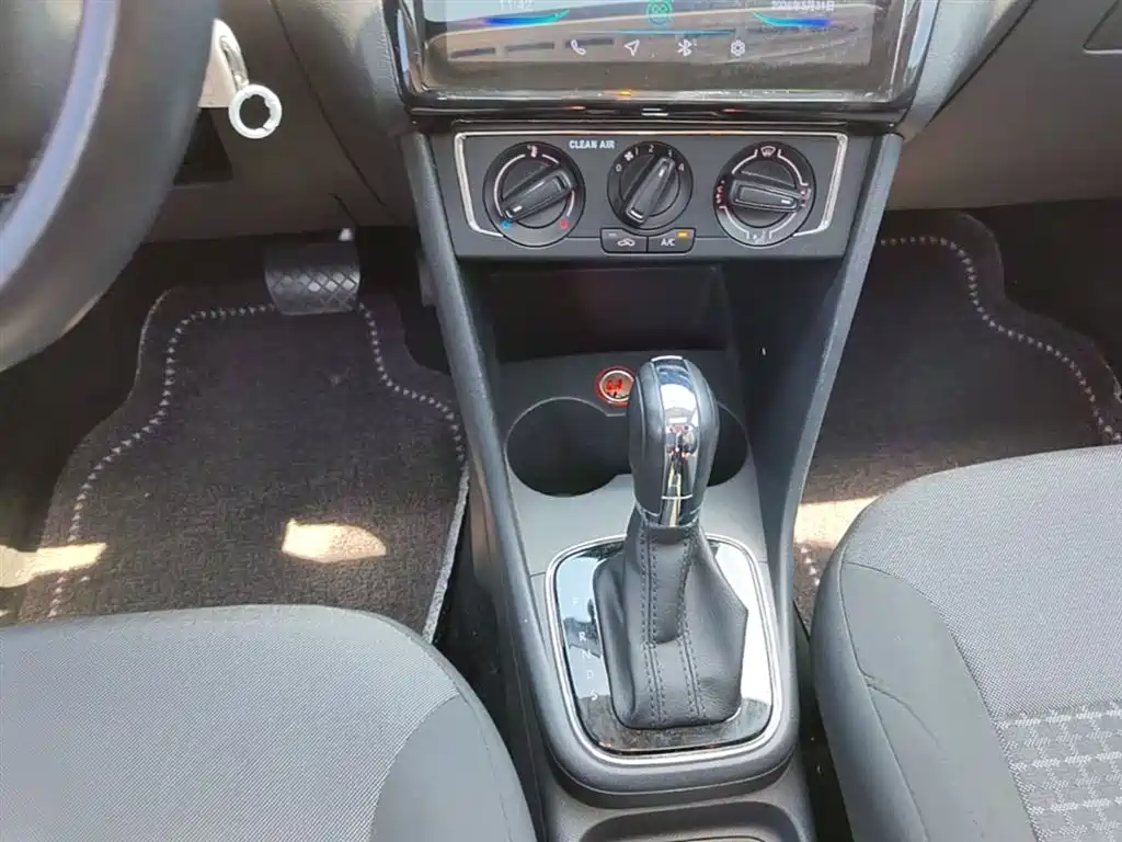 Volkswagen Polo 2016 1.6L Automatic Comfort фото 14