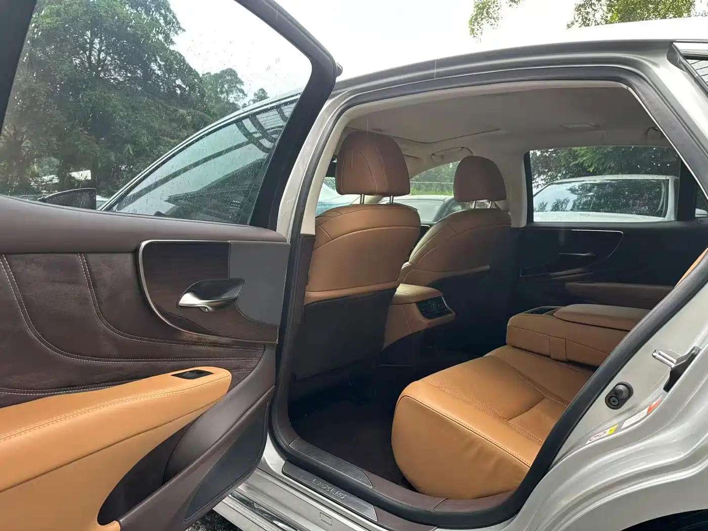 Lexus LS 2018 500h Excellence Edition China V фото 5
