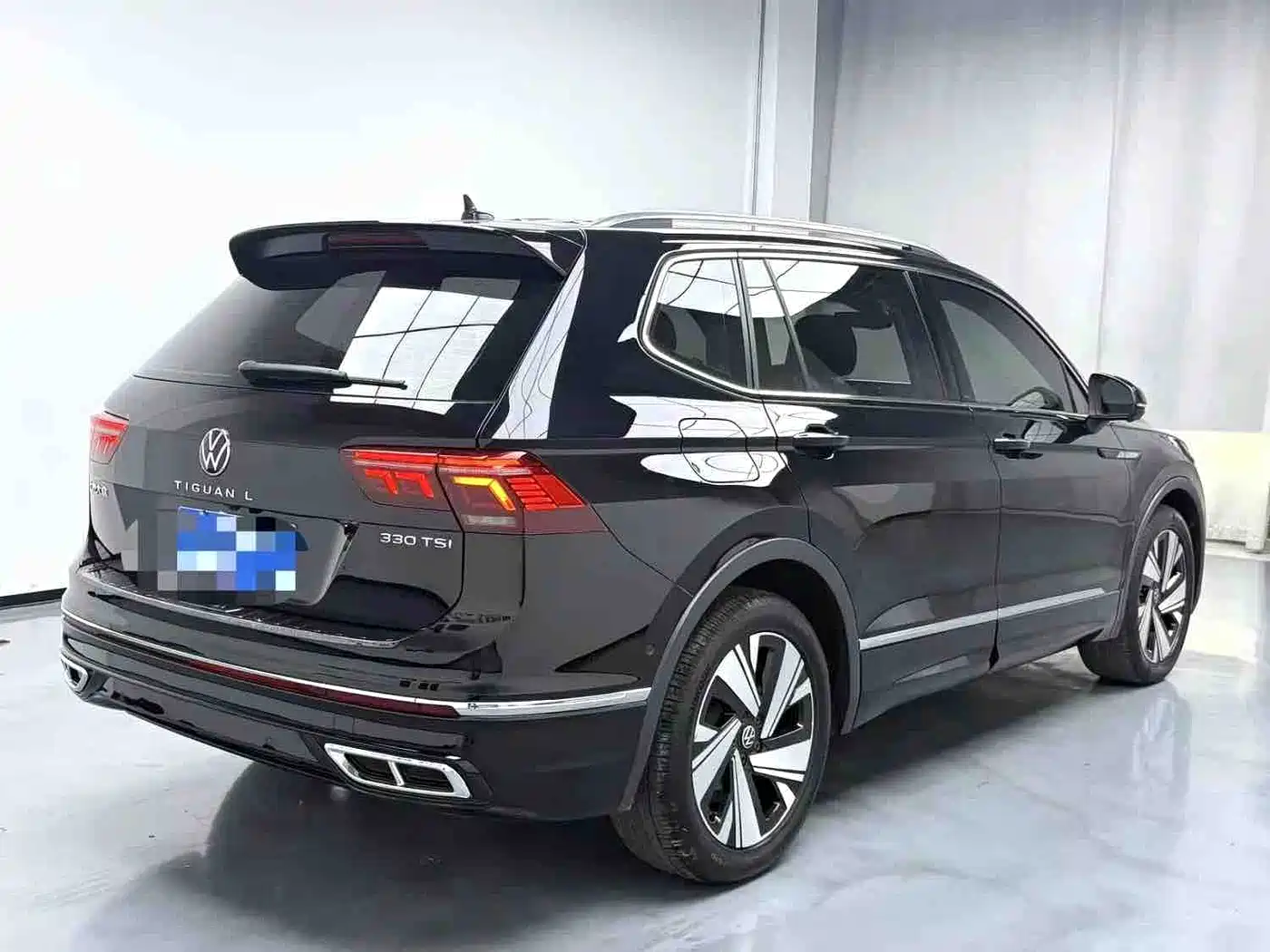 Volkswagen Tiguan L 2023 330TSI Auto 2WD R-Line Premium Edition фото 2