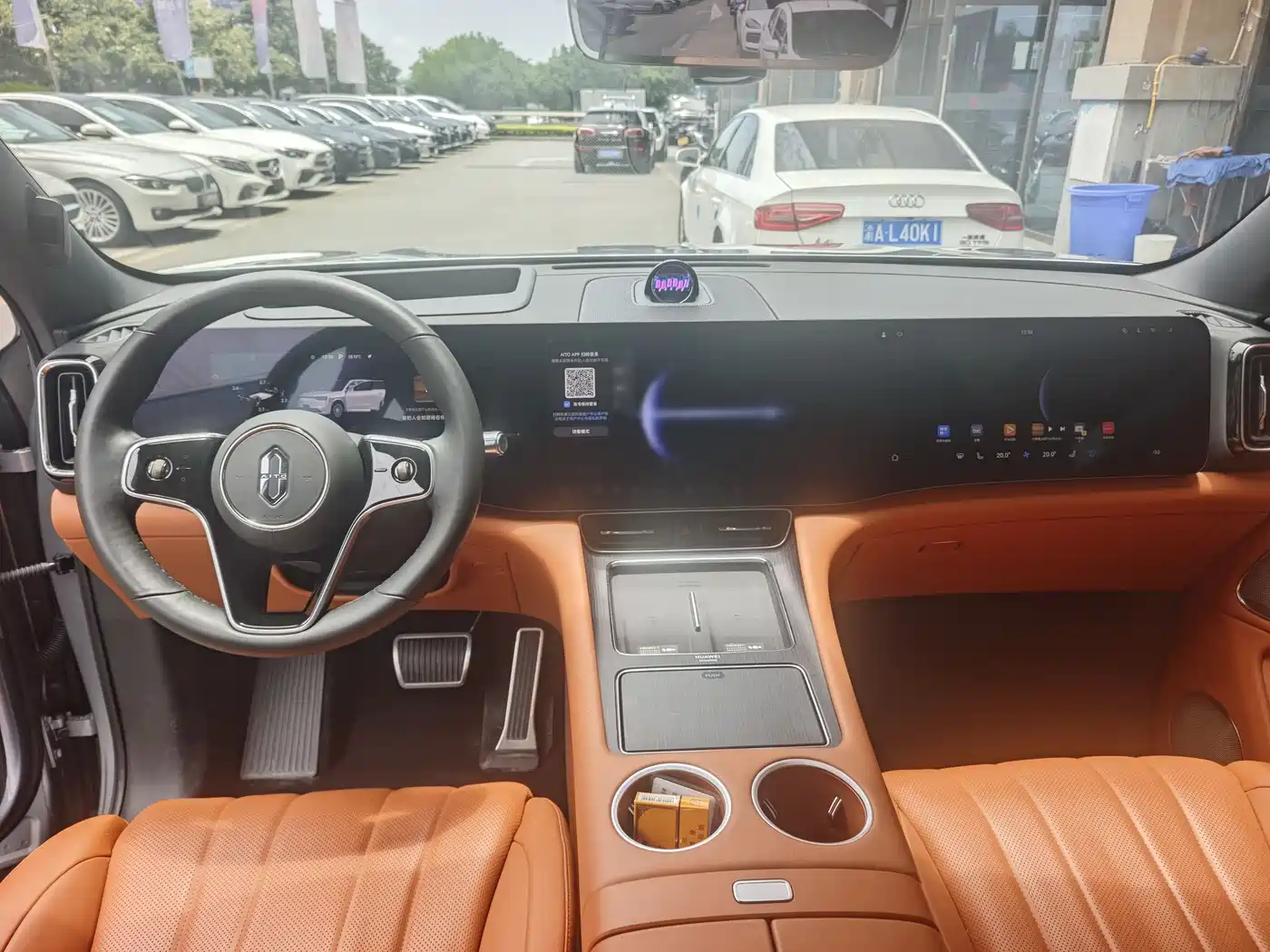 AITO Wenjie AITO M8 2025 Extended Range Ultra 53.4kWh 6-Seater фото 10