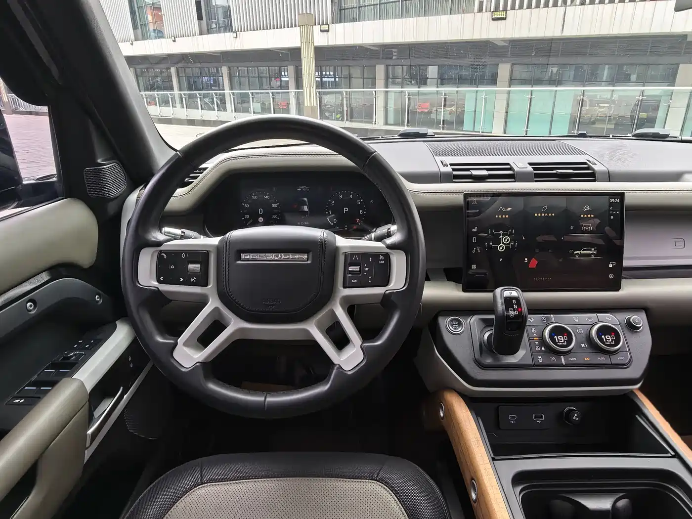 Land Rover Defender 2022 110 P400 X-DYNAMIC HSE фото 13