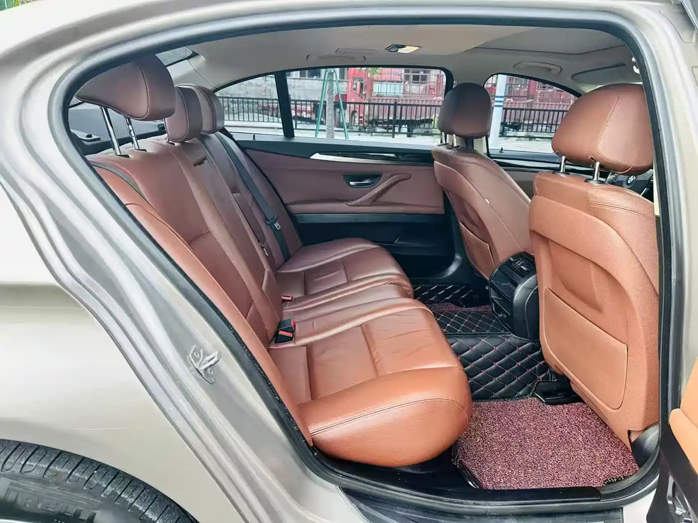 BMW 5 Series 2014 525Li Leading фото 10