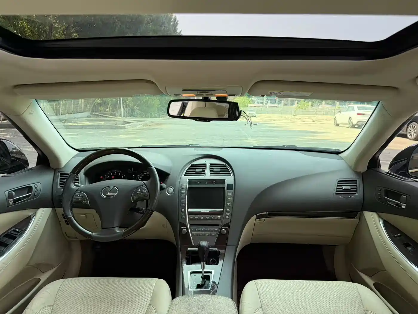 Фото 8 - Lexus ES