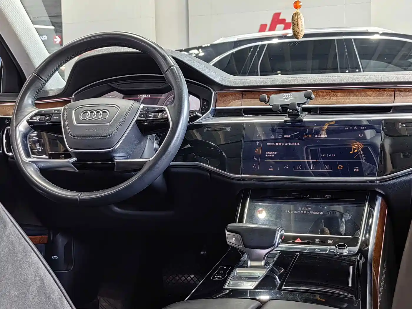 Photo 15 - Audi A8