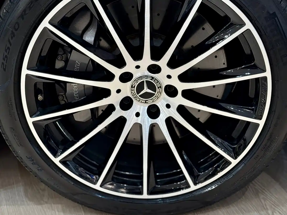 Фото 18 - Mercedes-Benz S-Class