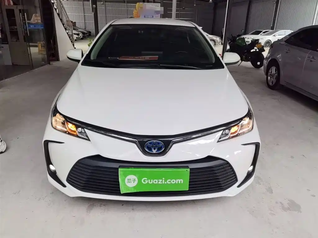 Toyota Corolla 2022 Hybrid 1.8L E-CVT Pioneer Edition фото 3
