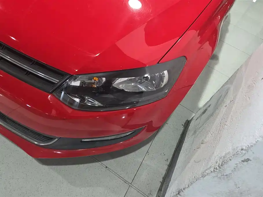 Volkswagen Polo 2013 1.6L Automatic Comfort Edition фото 5