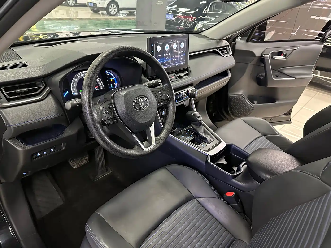 Toyota Wildlander 2020 Hybrid 2.5L E-CVT FWD Tech Edition фото 7