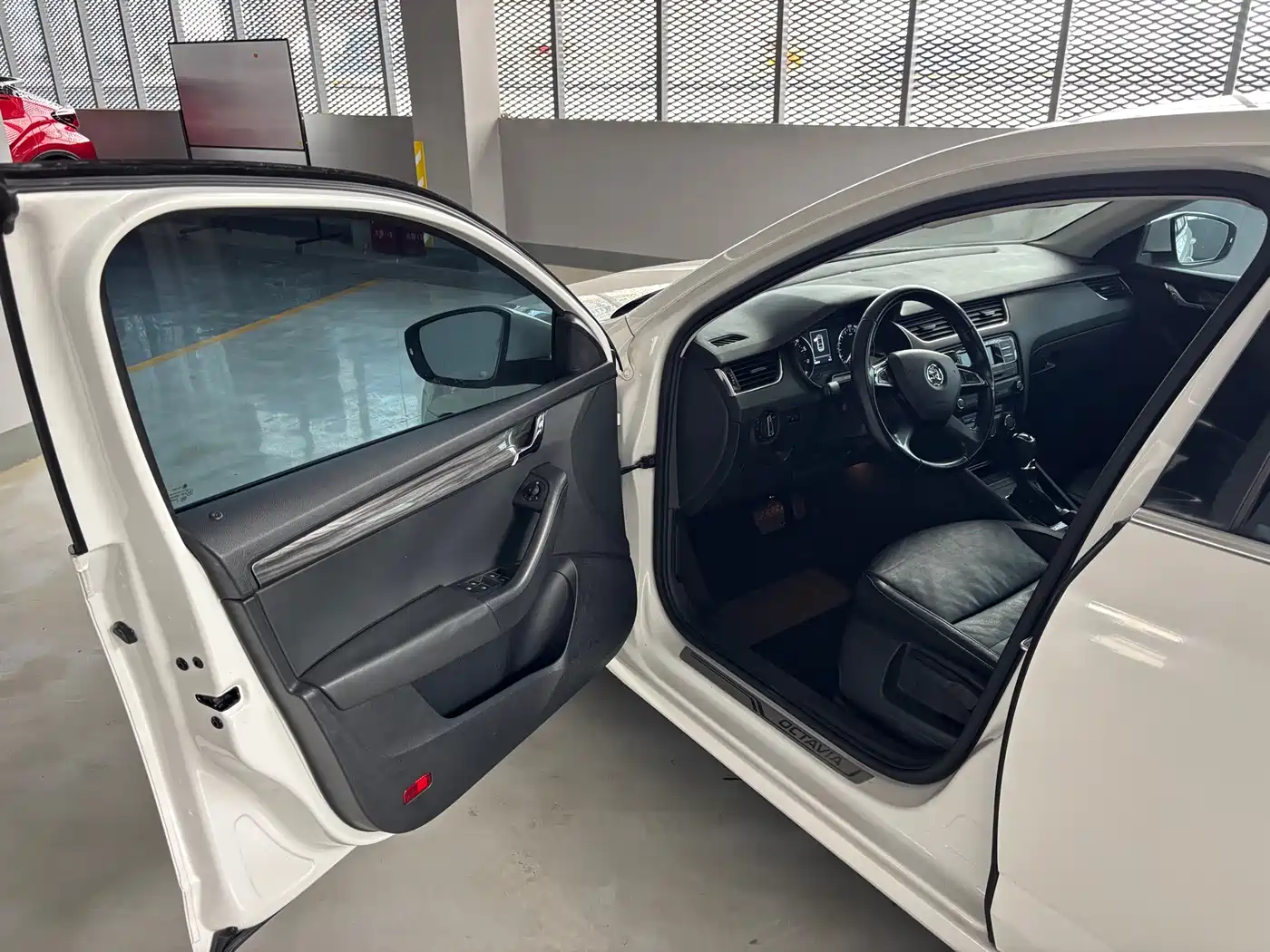 Škoda Octavia 2016 1.6L Automatic Smart Edition фото 9