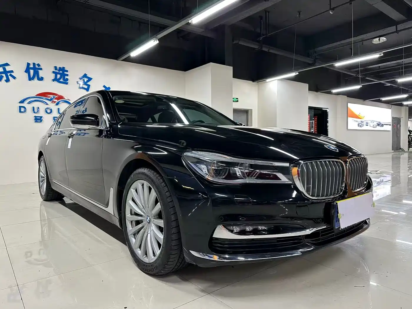 BMW 7 Series 2017 740Li Leading Edition фото 3